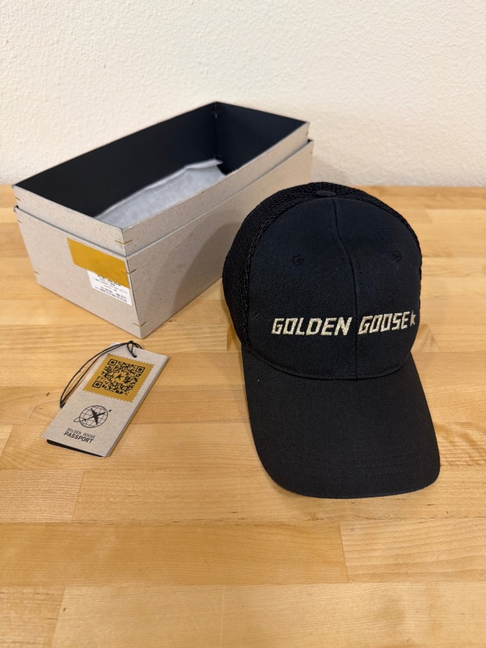 Golden Goose hat size Universal (Medium)